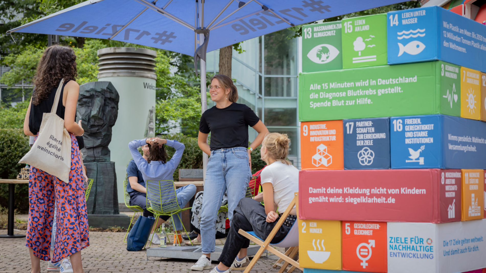 Jenga game with the SDGs at the Neonyt Lab